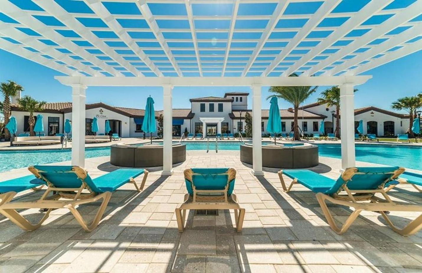 Holiday home Townhome Wprivate Pool & Bbq, Near *